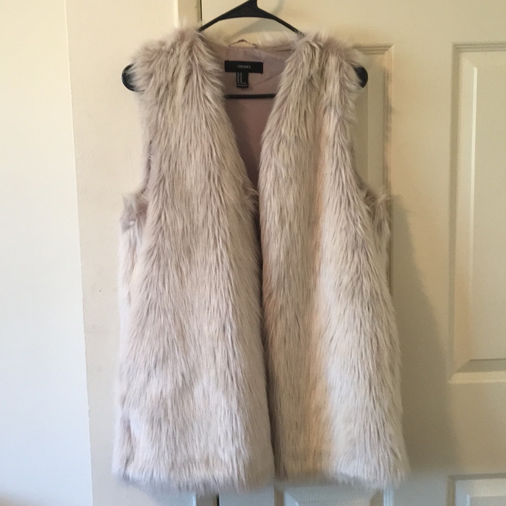 Forever 21 Light Gray Luxury Faux-Fur Vest (M)